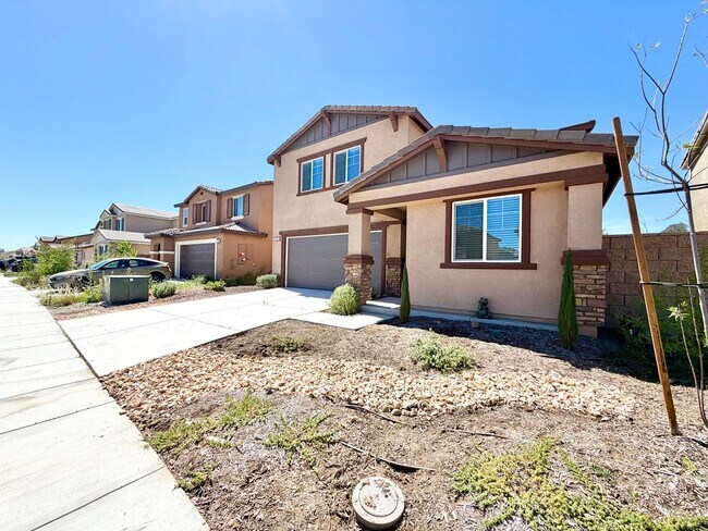 Building Photo - Modern 4 Bedroom 3 Bathroom Living with INCLUDED Solar & Entertainer’s Backyard