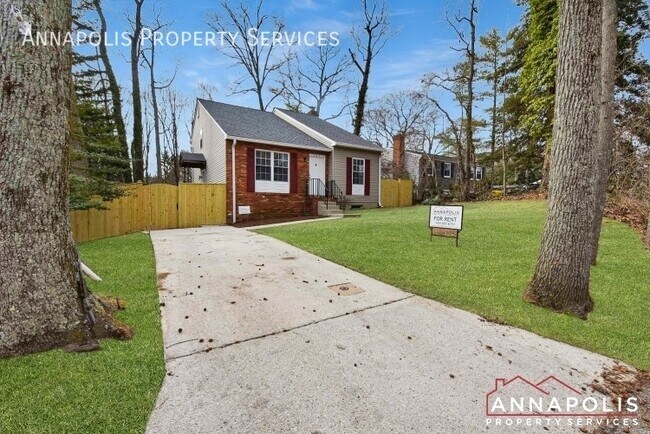 Building Photo - 424 Holly Dr