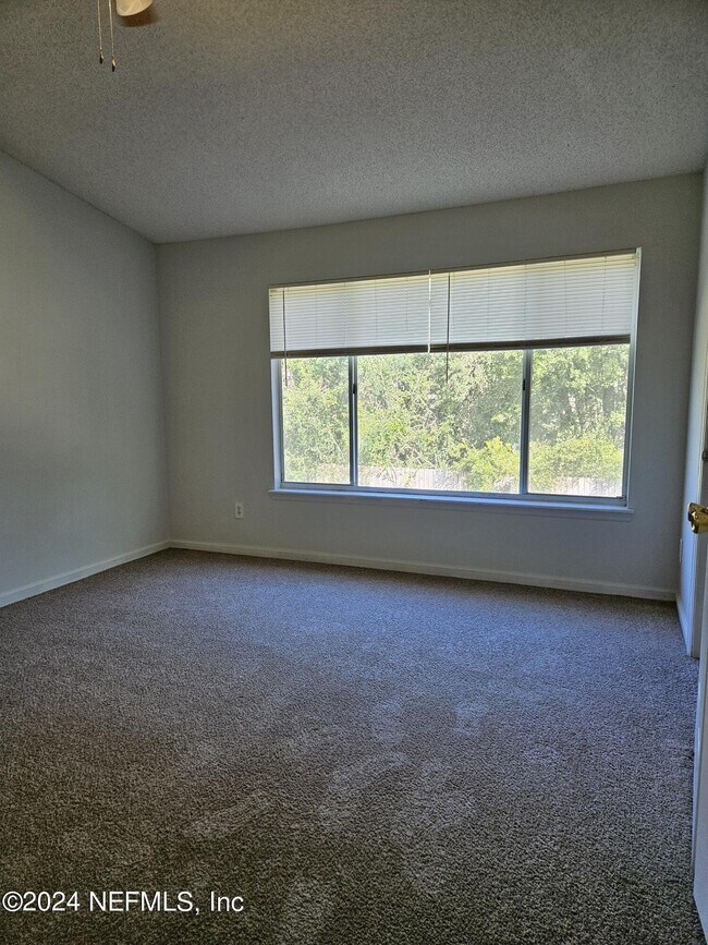 Building Photo - 12311 Kensington Lakes Dr
