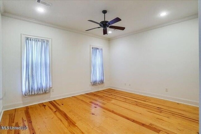 Building Photo - 102 Cypress Lake Blvd S