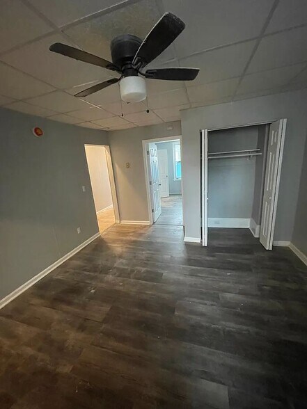 Building Photo - 565 S Main St