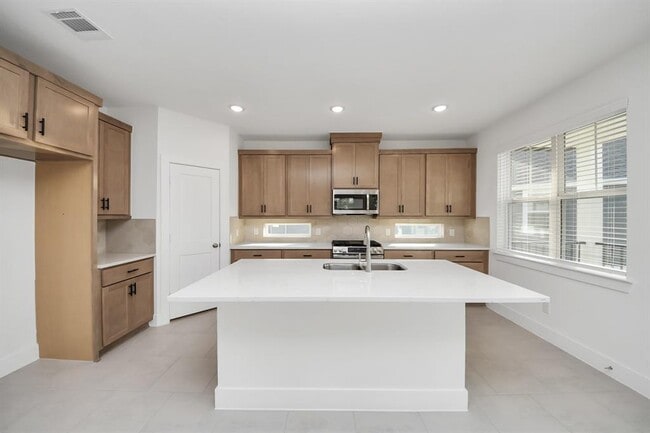 Building Photo - 1420 Shaded Rock Dr