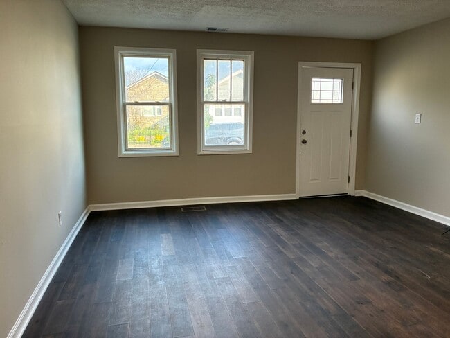 Building Photo - Two Bed and Two Bath House ready for Rent