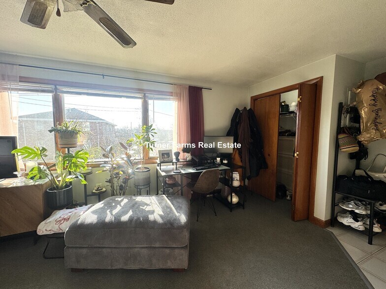 Building Photo - 10 Garfield Ave