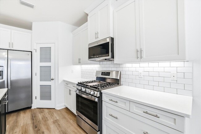 Building Photo - 201 Ursaline St