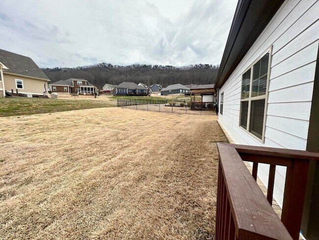 Building Photo - 9015 Seven Lakes Dr