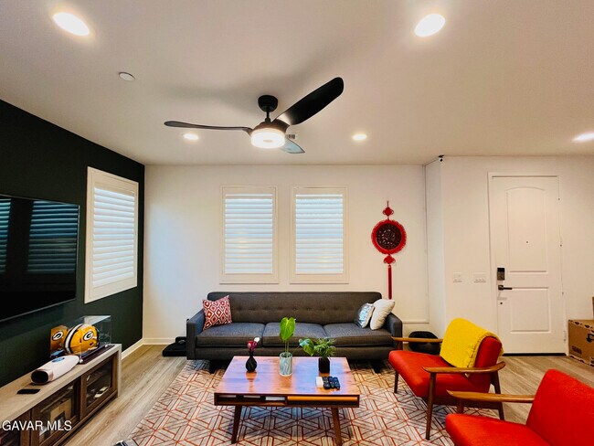 Building Photo - 28747 Jardineras Dr