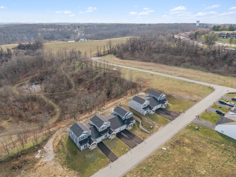 Building Photo - 2213 Lebanon Dr