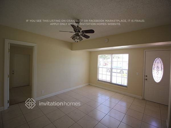 Building Photo - 5217 NE 2nd Ave