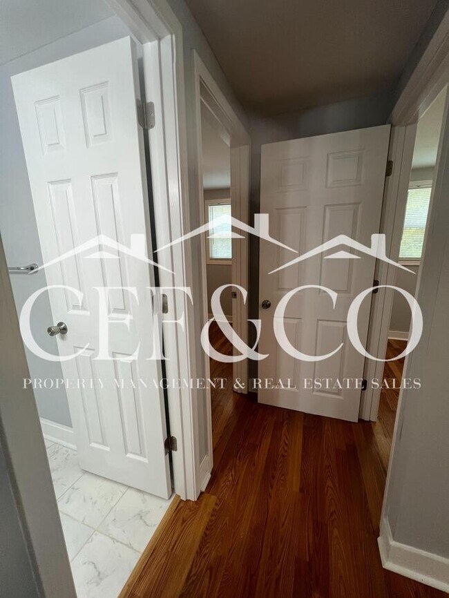 Building Photo - Cozy 2 bedroom 1 bathroom home now available in Moore