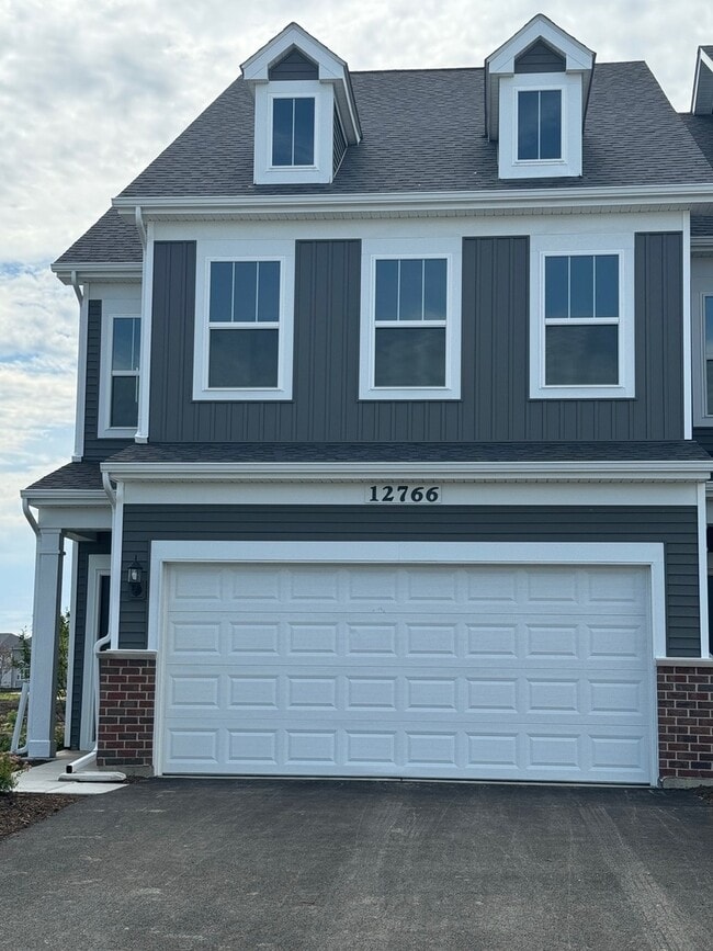 Building Photo - 12766 South Nicholas Dr