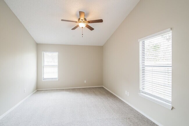 Building Photo - 426 Wheatfield Ct