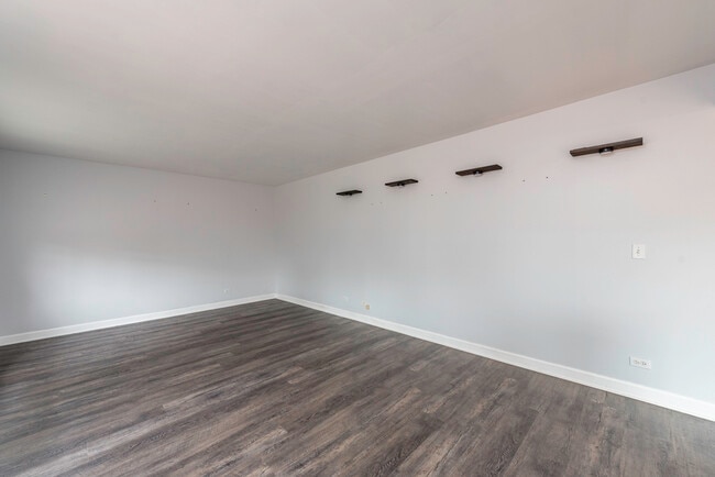 Building Photo - 686 Chippewa Cir