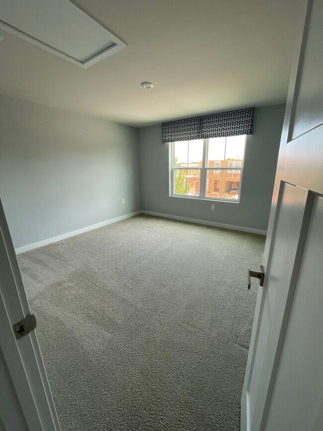 Building Photo - Brand  New!!!! 3 bedroom Townhome 2.5 Bath near Furman University !!!