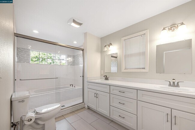 Building Photo - 1371 Juanita Dr
