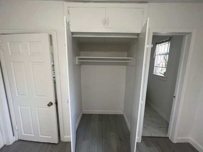 Building Photo - 7525 NE Miami Ct