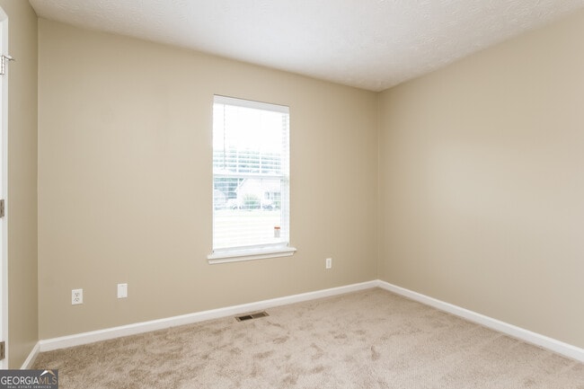 Building Photo - 143 Beechwood Ln