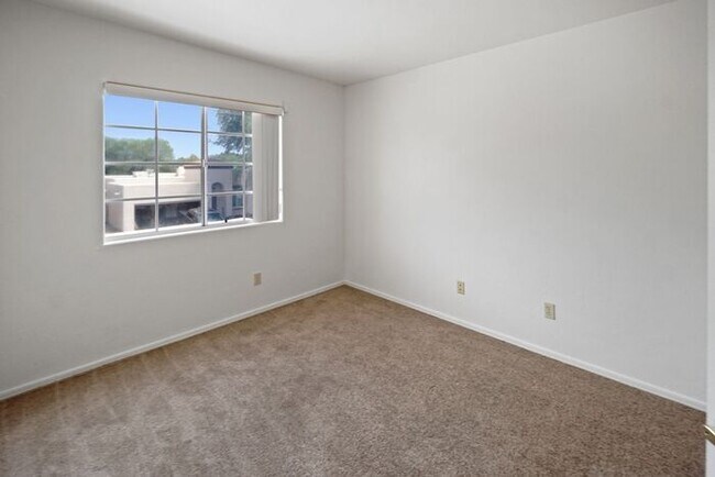 Building Photo - Elegant 4-Bed Home with Balcony & Backyard...