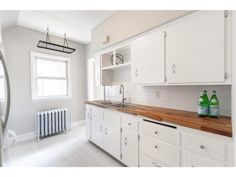 kitchen - 3901 Portland Ave