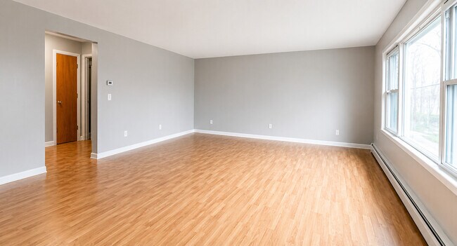 Building Photo - 214 S Oak Park Ave