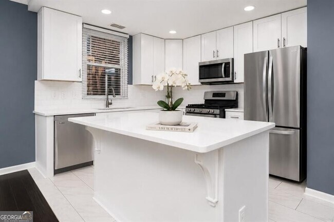 Building Photo - 3539 Mt Vernon Cir