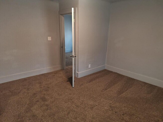 Building Photo - 13225 Santa Rosa Dr