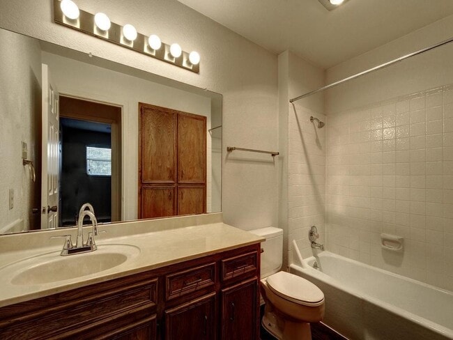 Building Photo - 6521 Hart Ln