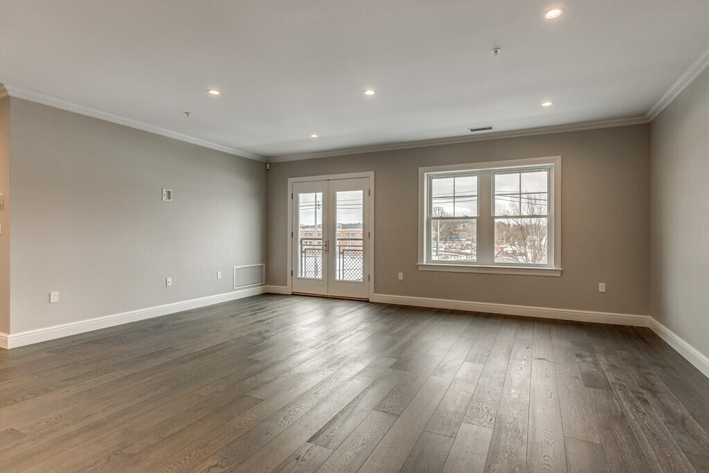 Building Photo - 353 Summer St