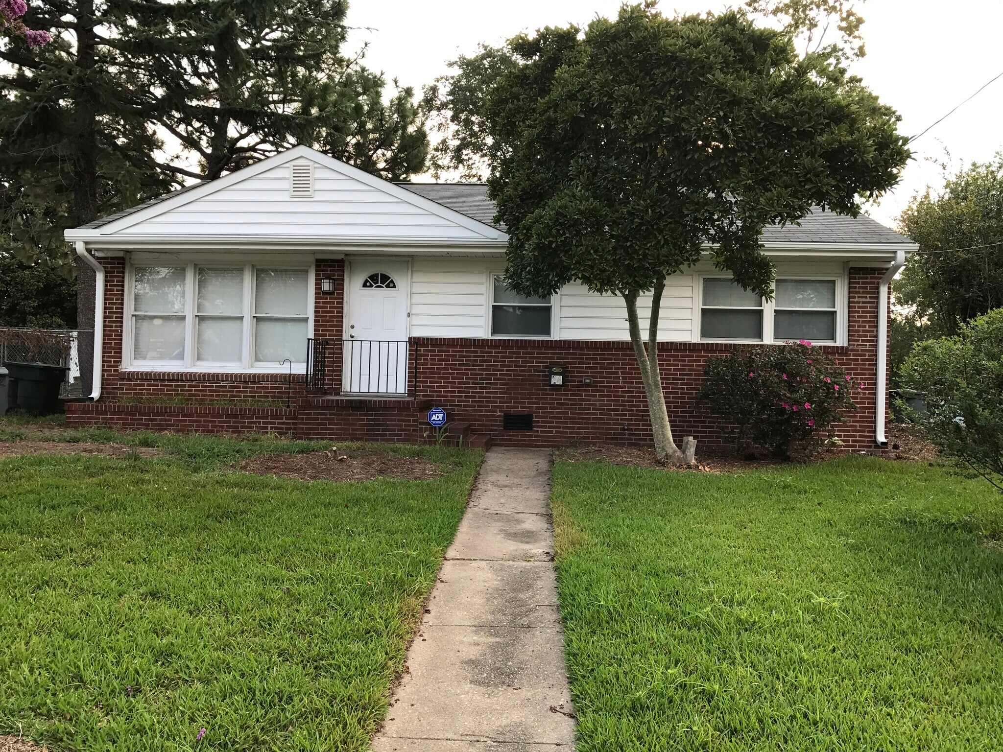 Building Photo - 24 Lynnhaven Dr