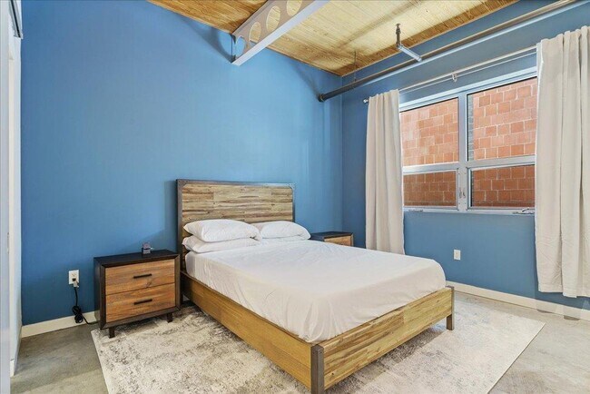 Building Photo - 1401 Eva St