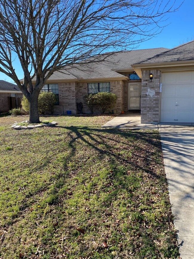 Building Photo - GORGEOUS 3 BED/ 2 BATH HOME IN HOUSE CREEK...