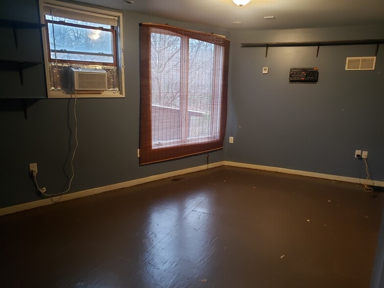 Building Photo - 317 Nelms Ave NE