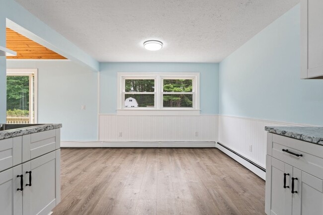 Building Photo - 381 Littlefield Rd