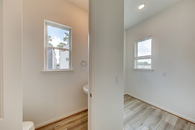 Building Photo - 1526 Ojeman Rd