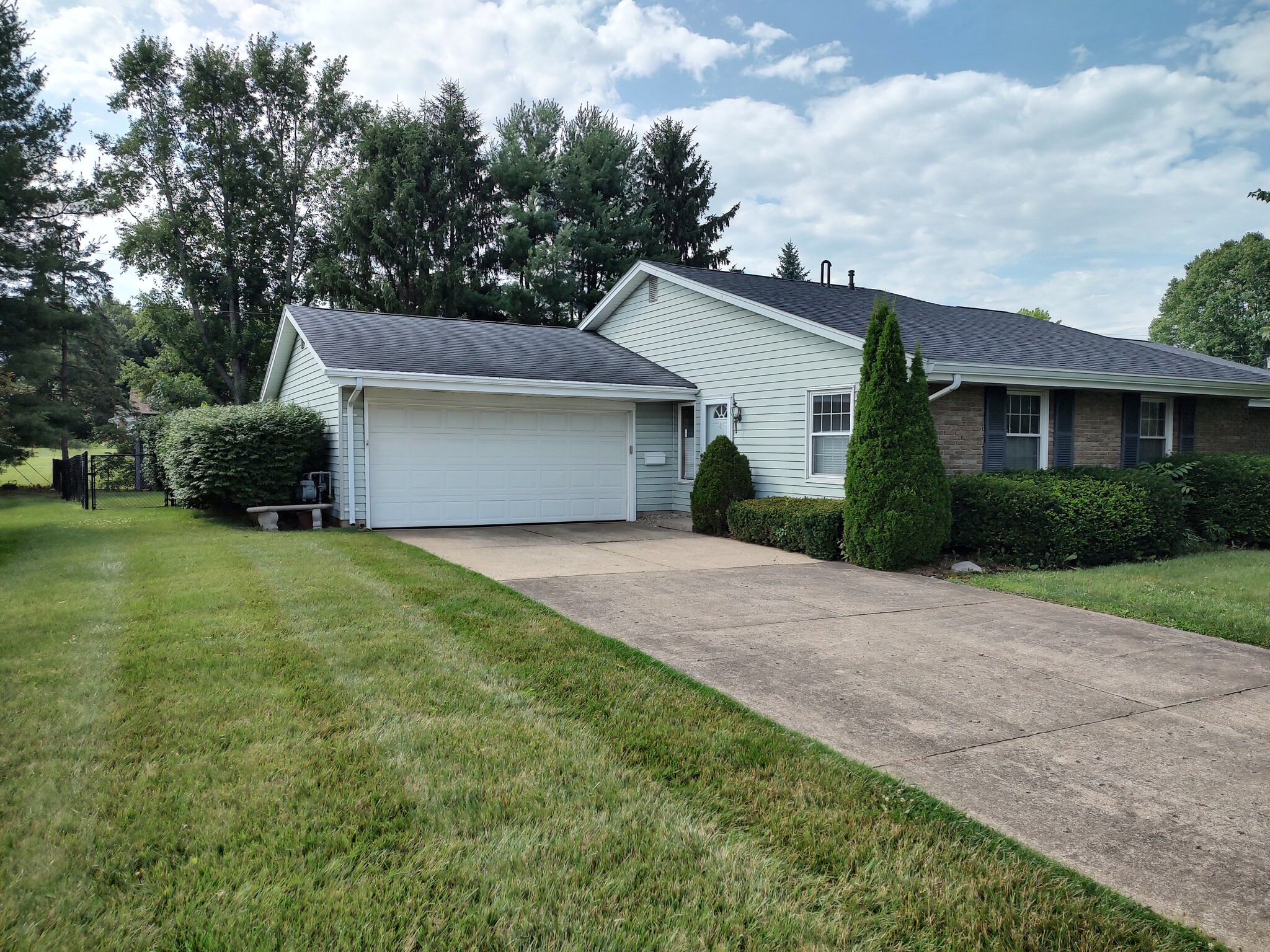 Front - 247 Otterbein Dr
