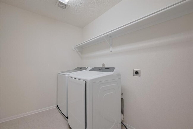 Building Photo - 5011 Pine Ridge Knoll Ct