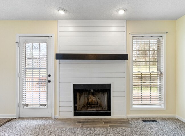 Building Photo - 1037 Persimmon Ct