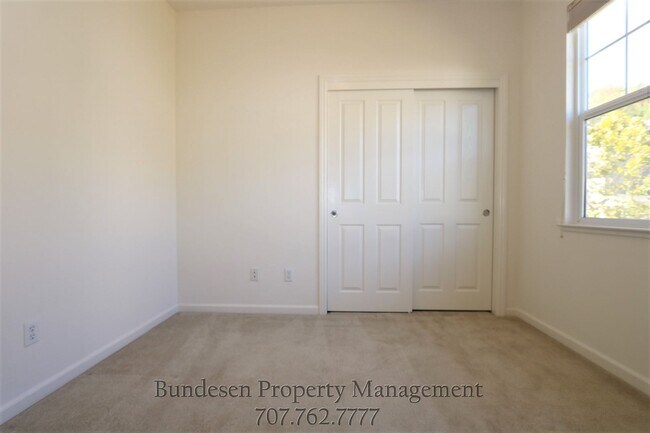 Building Photo - 18 Rowe Ranch Dr