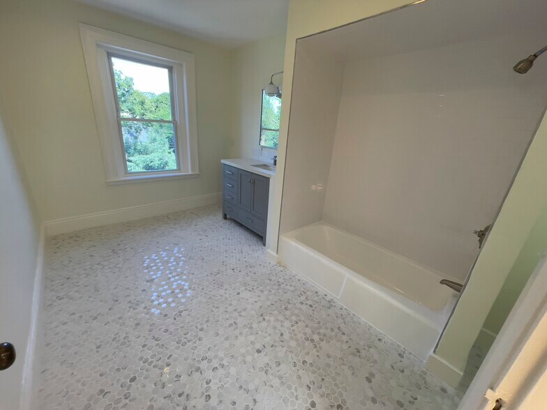 Building Photo - 1716 Beacon St