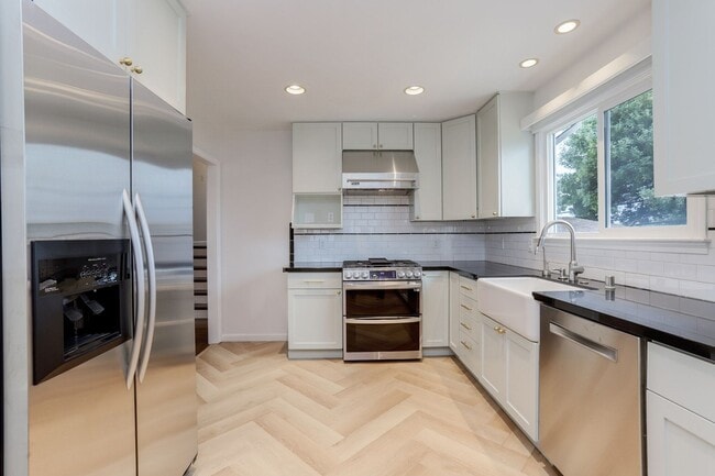 Building Photo - Extensively remodeled 4 Bed / 3 Bath home in South San Francisco. YouTube tour!