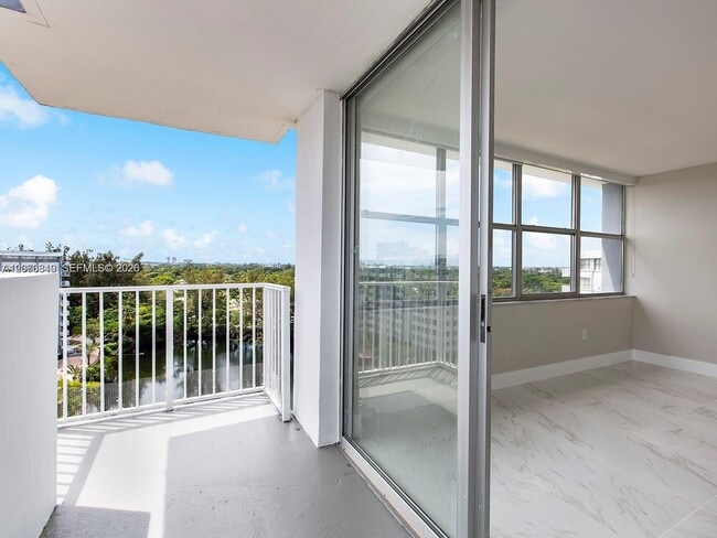 Building Photo - 1200 NE Miami Gardens Dr