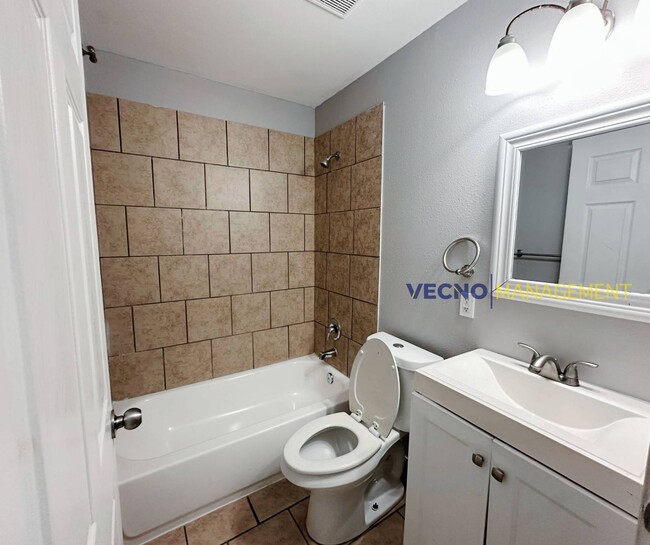 Building Photo - 214 Nopal St