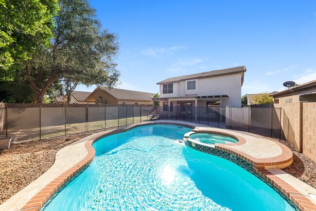 Building Photo - 548 E Cathy Dr