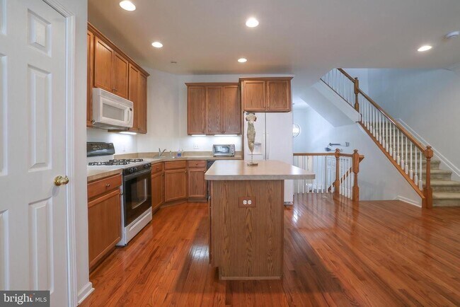 Building Photo - 6 Ocean Breeze Ct