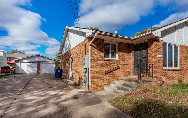 Building Photo - 1020 Williams St