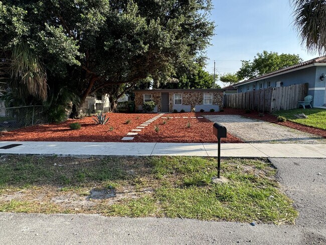 Building Photo - 2881 NW 11th Pl
