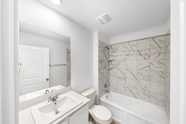Building Photo - Ready NOW! Greenbelt Wooded Views
