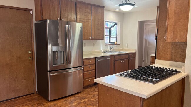 Building Photo - Two Bedroom Two bath home with attached Ga...