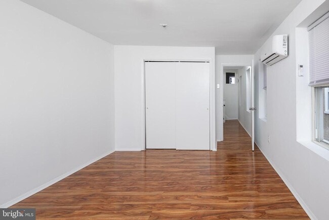 Building Photo - 633 N 3rd St