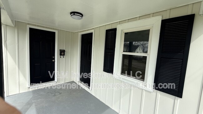 Building Photo - 522 Oak St